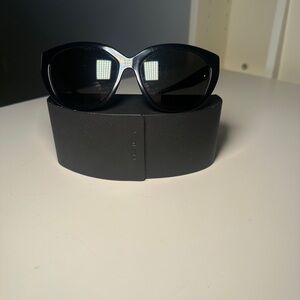 Prada PR16XSF sunglasses 🕶️
